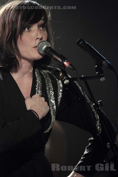 SARAH BLASKO - 2010-04-01 - PARIS - La Maroquinerie - 